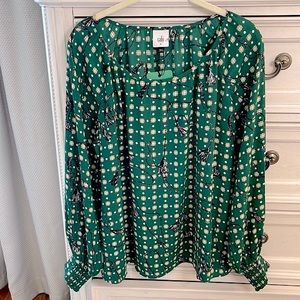 Unworn Fall ‘23 Cabi Sample Sale item! The pretty, green Voyage Top! Half off!